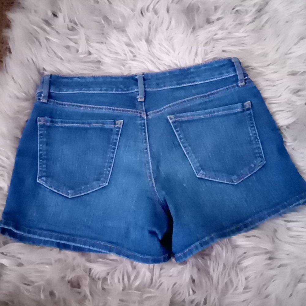 Shorts - Picture 2 of 3